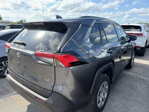 Used 2021 Toyota RAV4 LE FWD image 3