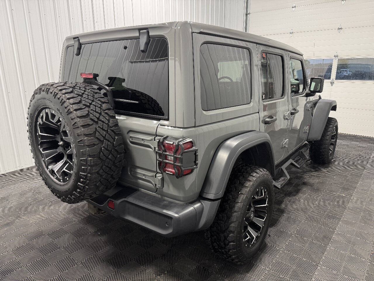 Used 2019 Jeep Wrangler Unlimited Rubicon w/ Uconnect 4C Nav & Sound Group AWD/4WD image 3
