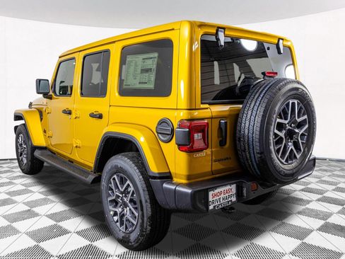 New 2026 Jeep Wrangler Unlimited Sahara AWD/4WD image 17