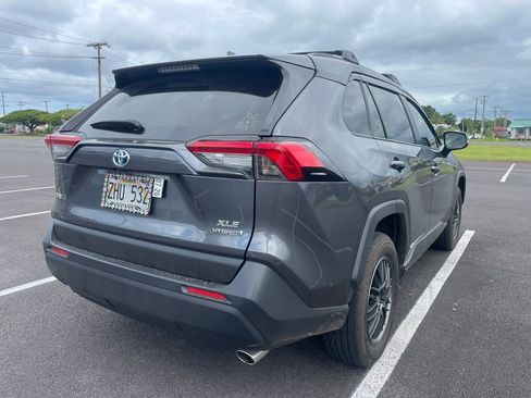 Used 2022 Toyota RAV4 XLE AWD/4WD image 9