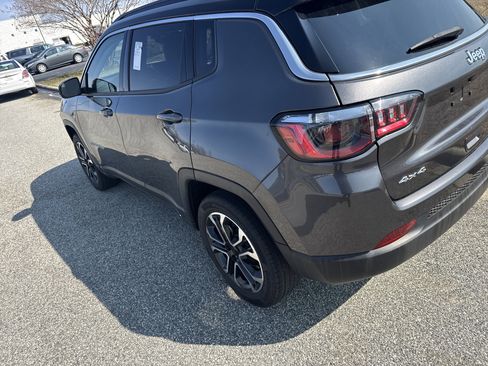 Used 2022 Jeep Compass Limited image 8