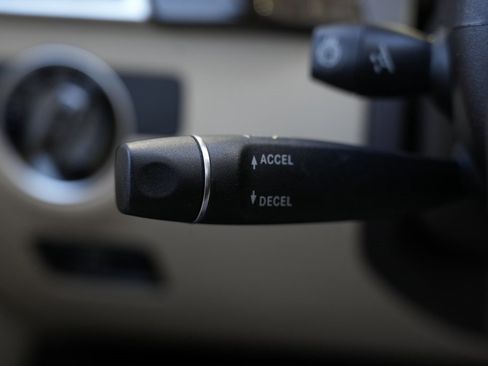 Used 2018 Mercedes-Benz GLE 350 4MATIC w/ Premium 1 Package image 50