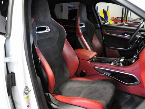 Used 2022 Jaguar F-PACE SVR image 31