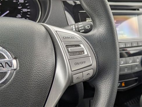 Used 2015 Nissan Rogue S image 18