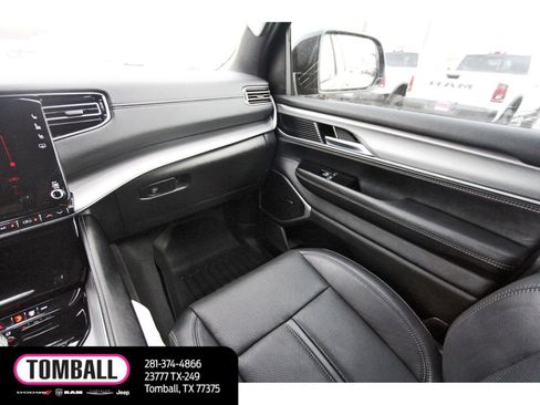 Used 2024 Jeep Wagoneer Series II image 11