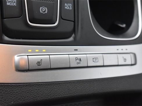 Used 2024 Kia Carnival LX image 24