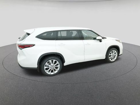 New 2026 Toyota Highlander Limited image 10