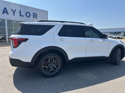 Used 2025 Ford Explorer ST image 19