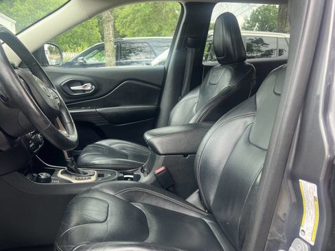 Used 2015 Jeep Cherokee Limited image 12