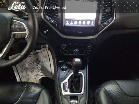 Used 2017 Jeep Cherokee Overland image 23