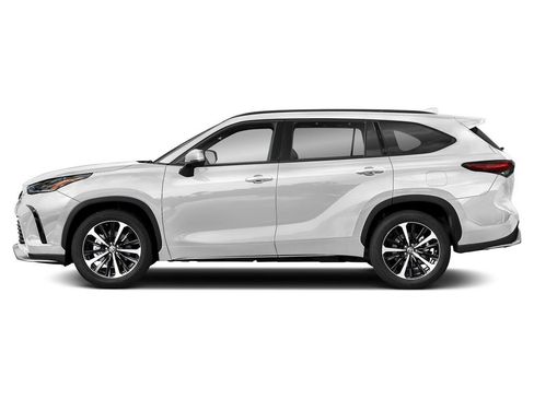 Used 2022 Toyota Highlander XSE FWD image 3