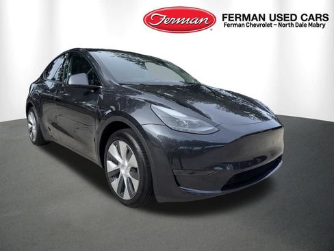 Used 2024 Tesla Model Y Long Range RWD image 1