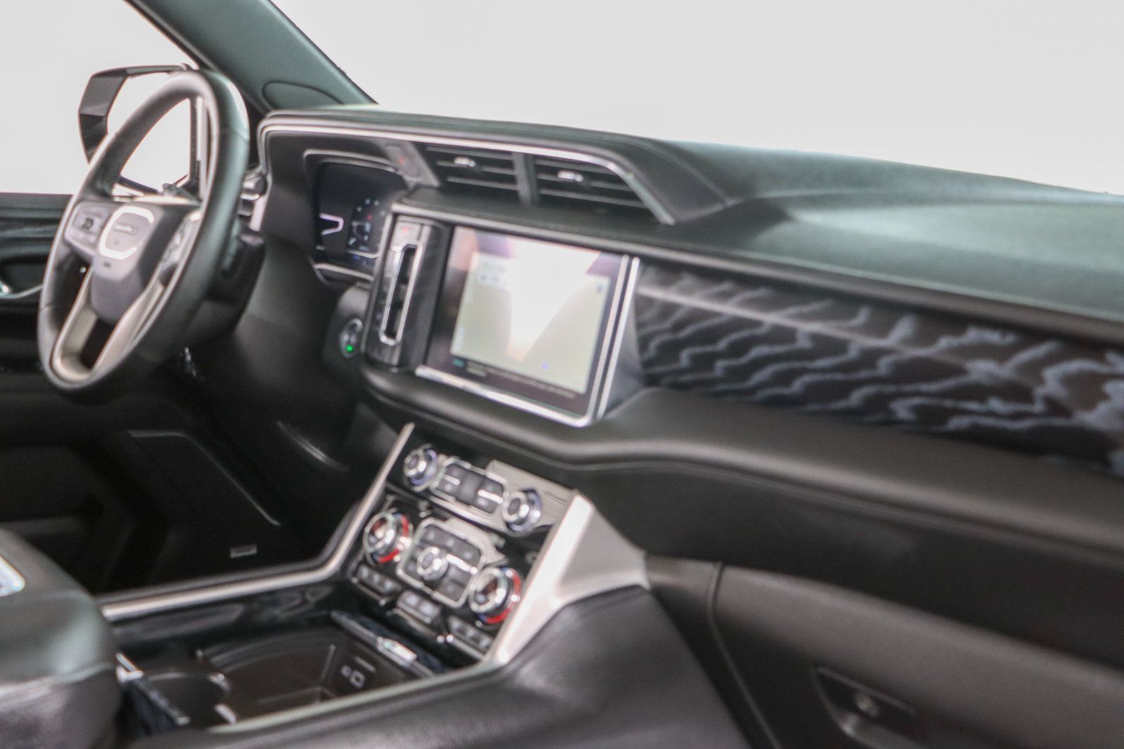 Used 2023 GMC Yukon Denali AWD/4WD image 30
