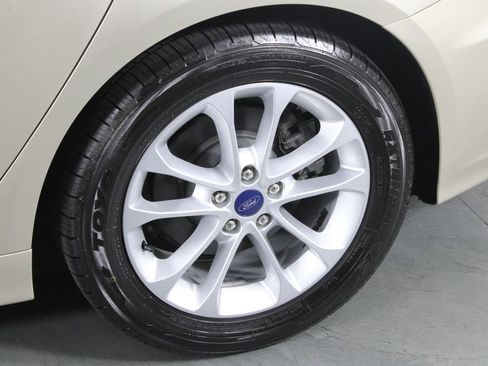 Used 2019 Ford Fusion SE image 11