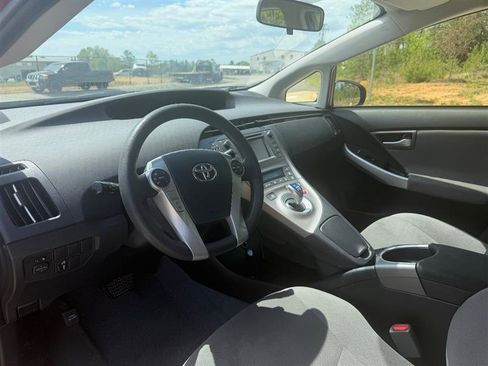 Used 2015 Toyota Prius Two image 15