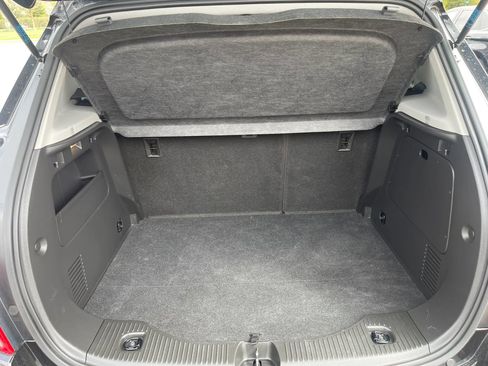 Used 2019 Chevrolet Trax LT w/ LT Convenience Package FWD image 4