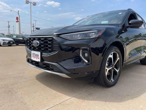 Used 2023 Ford Escape ST-Line Elite w/ Premium Technology Package AWD/4WD image 14