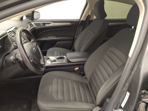 Used 2018 Ford Fusion SE w/ Fusion SE Technology Package FWD image 17