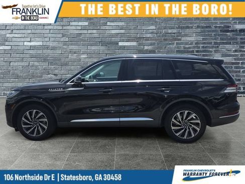 Used 2025 Lincoln Aviator AWD image 2