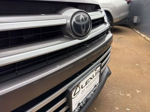 Used 2018 Toyota Highlander XLE image 35