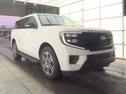 Used 2025 Ford Expedition Active image 5