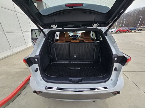 Used 2022 Toyota Highlander Platinum image 7