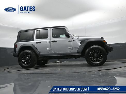 Used 2018 Jeep Wrangler Unlimited Sport AWD/4WD image 36