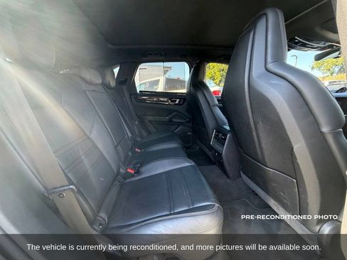 Used 2023 Porsche Cayenne AWD/4WD image 15