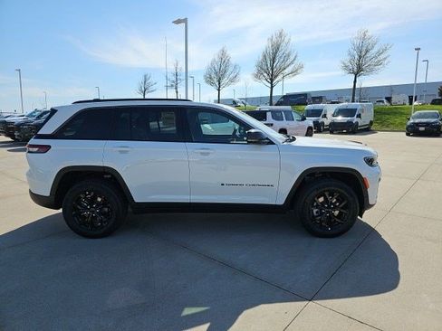 New 2026 Jeep Grand Cherokee Altitude AWD/4WD image 7