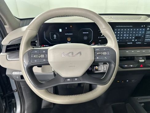 Used 2024 Kia EV9 Land image 14