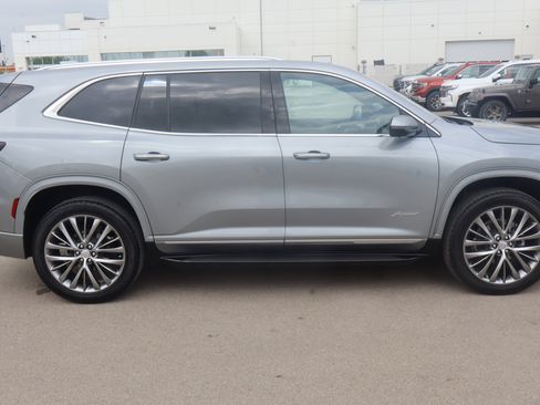 Used 2025 Buick Enclave Avenir w/ Trailering Package, 5000 lbs. AWD/4WD image 8