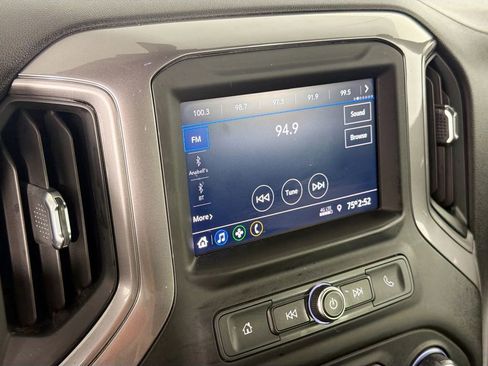 Used 2020 Chevrolet Silverado 1500 Custom w/ Custom Value Package AWD/4WD image 14
