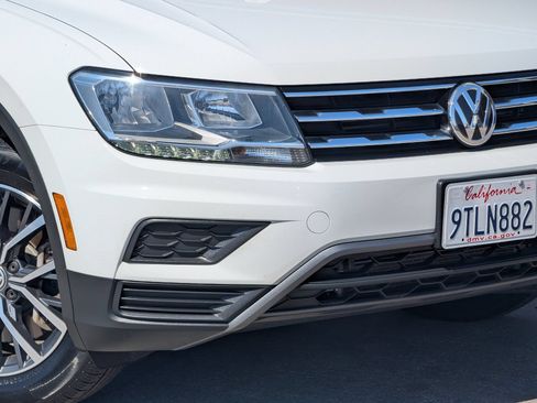 Used 2020 Volkswagen Tiguan SE w/ Panoramic Sunroof Package AWD/4WD image 3