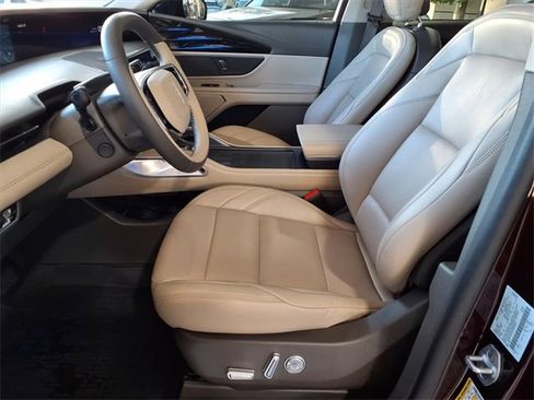 Certified 2025 Lincoln Nautilus Premier image 5