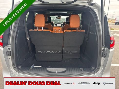 New 2026 Chrysler Pacifica Pinnacle image 31