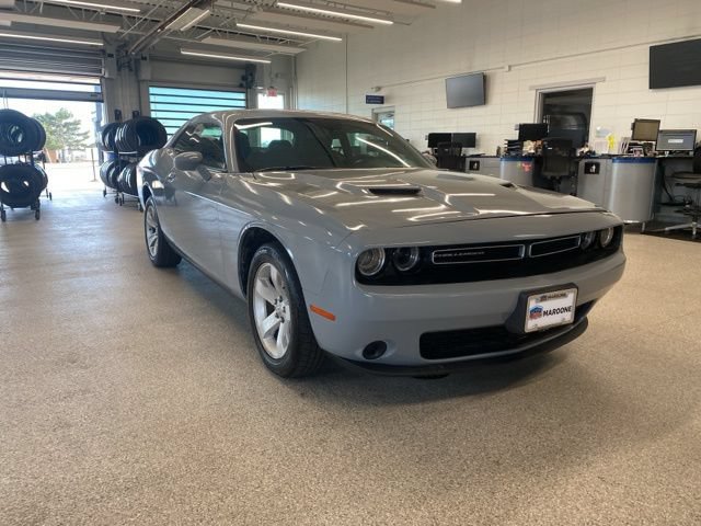 Used 2022 Dodge Challenger SXT RWD image 3