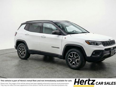Used 2025 Jeep Compass Trailhawk w/ Trailer Tow Group image 1