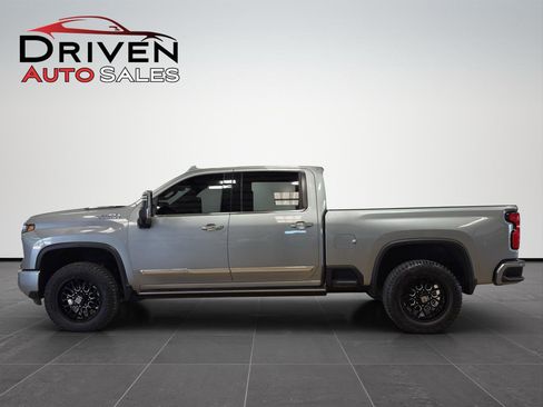 Used 2024 Chevrolet Silverado 2500 High Country w/ High Country Premium Package AWD/4WD image 1