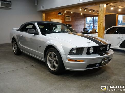 Used 2005 Ford Mustang GT Premium image 3