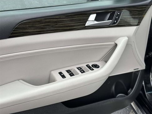 Used 2017 Hyundai Sonata Limited w/ Tech Package 03 image 18