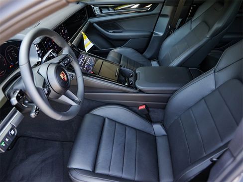 New 2025 Porsche Panamera 4 image 18
