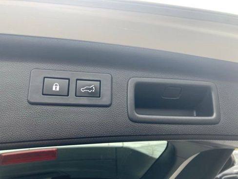 Used 2020 Subaru Forester Limited image 8