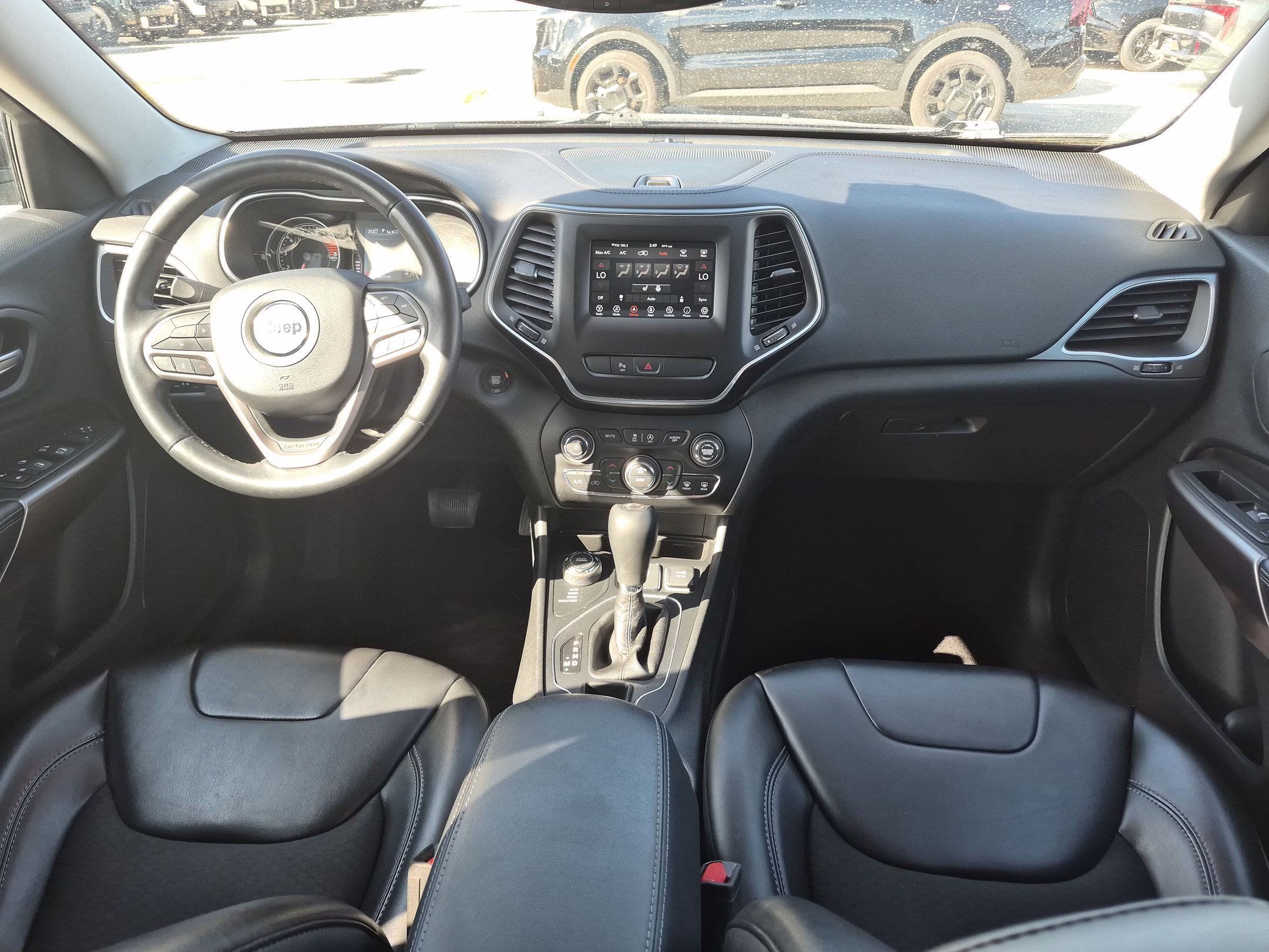 Used 2019 Jeep Cherokee Latitude Plus w/ Comfort/Convenience Group AWD/4WD image 27