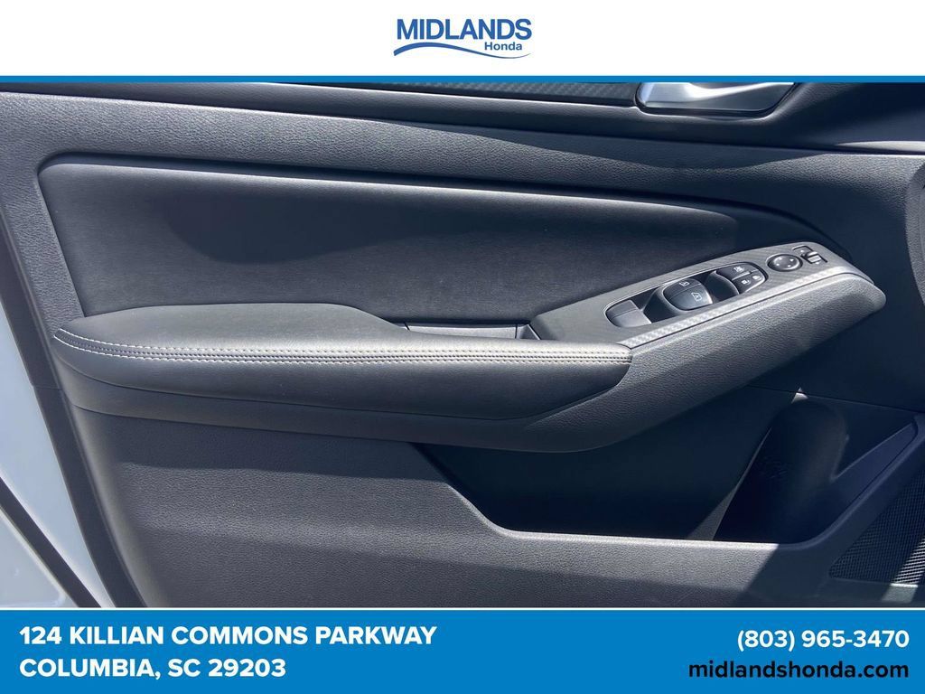 Used 2025 Nissan Altima 2.5 SV FWD image 14