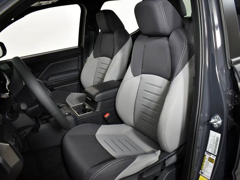 Used 2025 Toyota Tacoma TRD Sport image 10