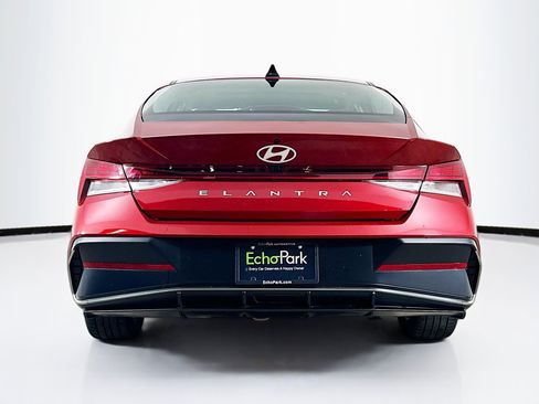 Used 2025 Hyundai Elantra SEL FWD image 7
