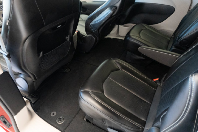 Used 2024 Chrysler Pacifica Touring-L FWD image 18