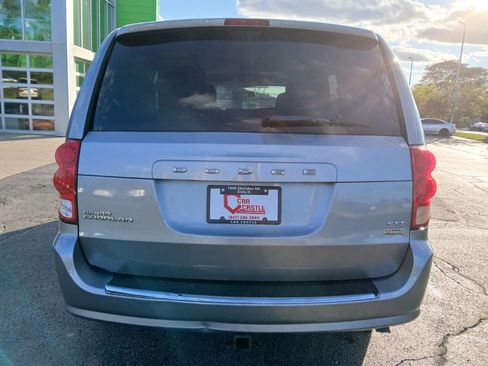 Used 2016 Dodge Grand Caravan SXT image 5