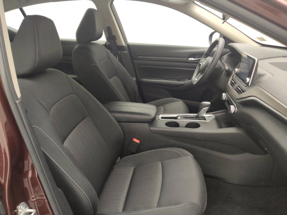 Used 2025 Nissan Altima 2.5 SV FWD image 21
