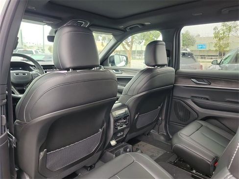 New 2025 Jeep Grand Cherokee L Limited image 13